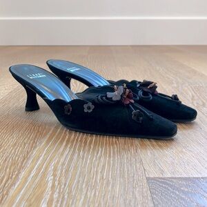 Stuart Weitzman Flora kitten heel. Vintage.